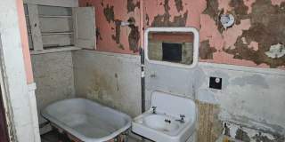 2424 Broadway St Gallery 28