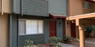 Adorable 3 Bed 1.5 Bath Covell Commons Condo ( fall Rental ) Gallery 4