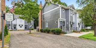 UNCG Area – Chancellors Court Townhomes. Walk to Campus and just minutes to Downtown! Gallery 36