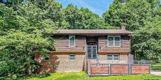 Room in 6 Bedroom Home at Oak Park Rd Gallery 26