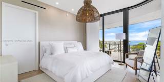 8701 Collins Avenue Gallery 8