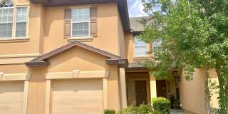 BEAUTIFUL 3/2.5 Hillcrest Townhome with over 1700 sq ft of living space and tons of upgrades. Gallery 1