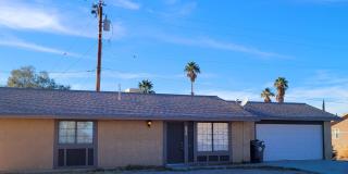 You will love this 2 bedroom 1.5 bath in 29 Palms  Close to Marine Base Gallery 1