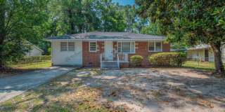 Newly Renovated & Spacious Home w/ Bonus Room Gallery 1