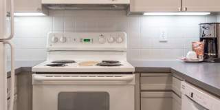 Furnished,  SHort-Mid term, All Inclusive one Bedroom /one bathroom with den, view of Flatirons block off Pearl, Gallery 5