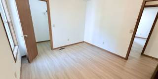Great 3 Bed 2 Bath 2 Car Garage Flat Duplex- Pets ok! Gallery 12