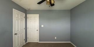 Spacious 3 Bed 2.5 Bath Home with Fenced Backyard Gallery 18