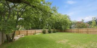 Spacious 5-Bedroom with Fenced Yard & Modern Amenities Gallery 41