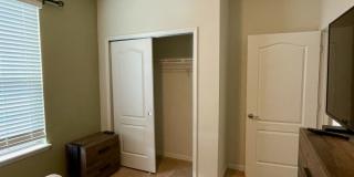 Spacious 5-Bed / 4.5-Bath Townhome w/ Private Pool & Sundeck in Gated Oakmont at Solterra Near Disney Gallery 12