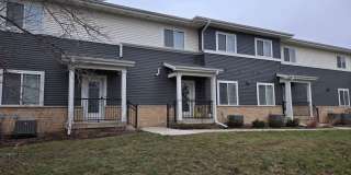 Contemporary 3 bedroom townhome Gallery 1