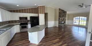 Unique 3/2 + Den home in great location Gallery 9