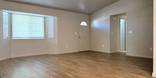4/2 with open floor plan Available NOW!! Gallery 4