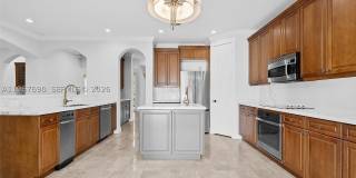 827 SE 2nd Ct Gallery 9