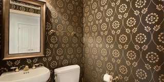 Elegant 2 Bedroom/2.5 Bathroom Apartment with Den, 2 Parking Spaces, and Storage Unit in Canton, Baltimore, MD! Gallery 5