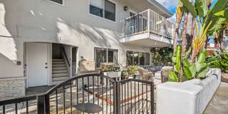 244 Escalones Gallery 1