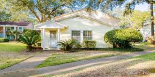 2 Bed/1 Bath Condo with In-Ground Pool Gallery 3