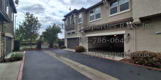 Stunning Townhome.  - 2 Stories - 3 Bed, 2.5 Bath, 2 Car Garage - Nearby Trails! Gallery 7