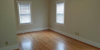 AUGUST RENT FREE!!!  4 Bedroom Duplex in DOWNTOWN IOWA CITY! Gallery 7