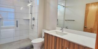 Beautiful 2 Bed 1.75 Bath Townhome in Central District Gallery 15