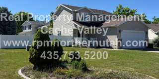 Immaculate 3 bedroom home in North Logan! Available in August Gallery 1