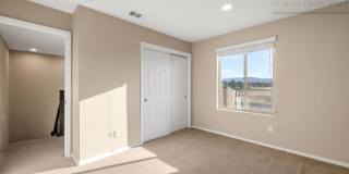 1 MO. FREE RENT! Gorgeous Corner-Lot Townhouse with Mountain Views Gallery 24