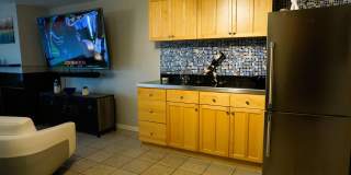 Furnished 2 bedroom Condo with view of Lake Union Gallery 13