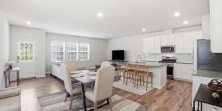 Luxury End-Unit Townhome in Desirable Chateau Community Gallery 10