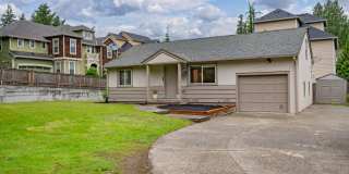 Cozy 2-bedroom 2 bath house in Redmond- Offering a 6-month lease. Gallery 1