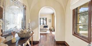 16 Shore Walk Gallery 19