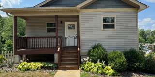 Weaverville - Modern, Three Bedroom, Fenced Yard Gallery 1