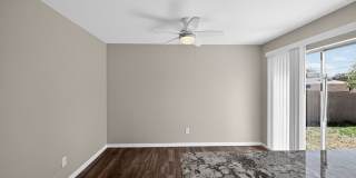 Charming NEWLY REMODELED 4BR Duplex in Aurora Gallery 8