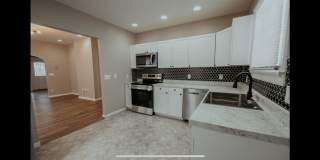 Spacious 3BR Duplex in Louisville Gallery 10