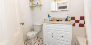 Huge, sunny 3 bed near BU and the Green Line! Gallery 11