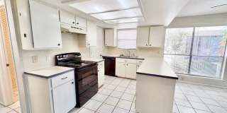 Freshly Renovated 2BD/2.5BA Townhouse in Exclusive Horseshoe Bay Community! Gallery 14