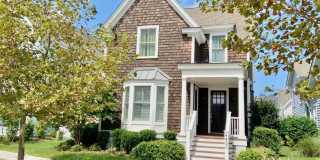 Gorgeous 4BD/3.5BA Coastal Cottage in East Beach- Full Guest House above Garage/ Blocks to the Beach! Gallery 1