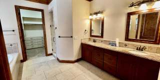 Beautiful Pet-Friendly Home on Green Springs Golf Course Gallery 16