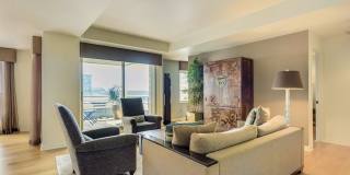 Spacious condo at the iconic Watermark Towers Gallery 4