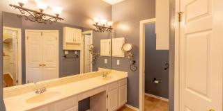 4 bedroom, 2 bathroom home in South Austin! 4 bedroom, 2 bathroom home in South Austin! Gallery 31