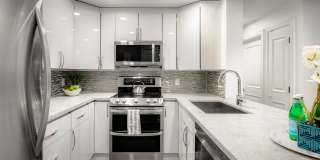 Spacious Condo on Main St. Bellevue!! Gallery 3