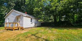 2 bedroom | 1 bathroom | Entire HOME- Freshly painted! Gallery 15