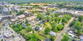 Gorgeous 3/2 Located 1 Block From Downtown Greenville! Gallery 39