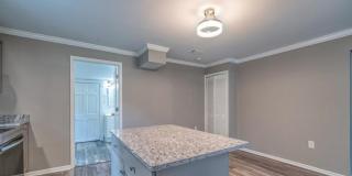 Room in 4 Bedroom Home at Grand Ave SW Gallery 4