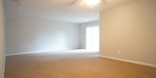 3 Bed/2 Bath Townhouse. On Bus Route to Campus. Parking. Gallery 4