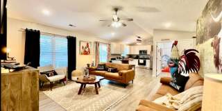 NEW Farmhouse Retreat Rustic decor and Cozy vibes! Gallery 9