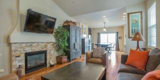 Fully Furnished 3BR with Mountain Views — All Utilities Included Gallery 1