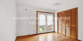 2 Bed 2.5 Bath Right off Cherry Street!! Gallery 18