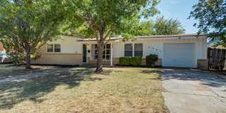 Charming 3-Bedroom Home Near Texas Tech – Bonus Shop Included! Gallery 1