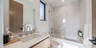 200 N DOHENY Dr Gallery 33