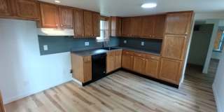 Spacious 3 bedroom 1 Bath in Warren! Gallery 19