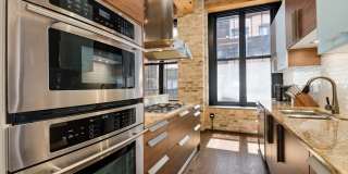 154 W Hubbard Street Gallery 15